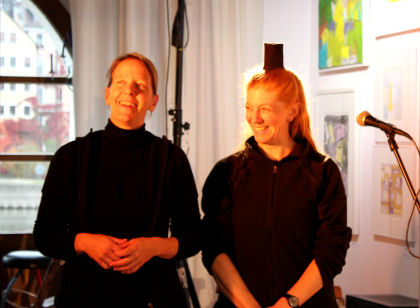 Anka Draugelates und Cheryl Leonard im artspace Erdel; Foto: Wolf Erdel