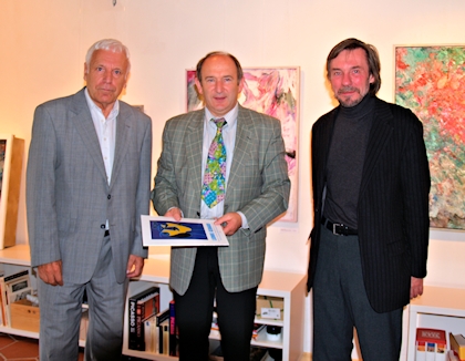Ludwig Gebhard bei der Ausstellung im artspace 2005