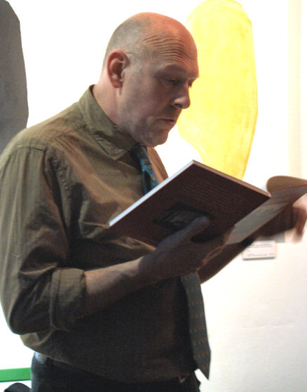 Gerd Burger bei der Lesung in der Galerie